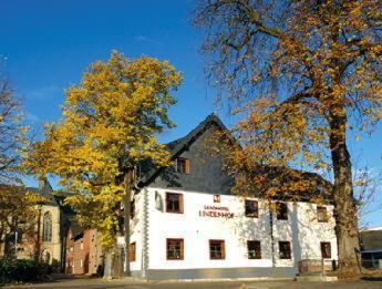 Landhotel Lindenhof Grevenbroich Exterior photo